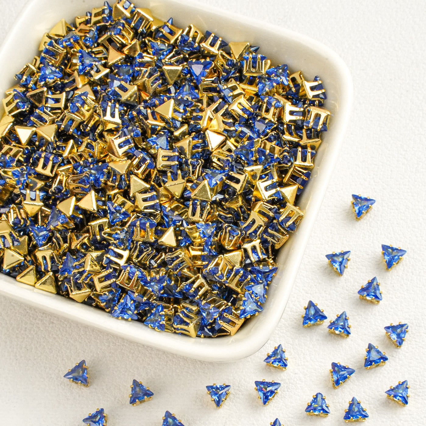(30pcs)4MM Triangle Gold Base Prong-set CZs