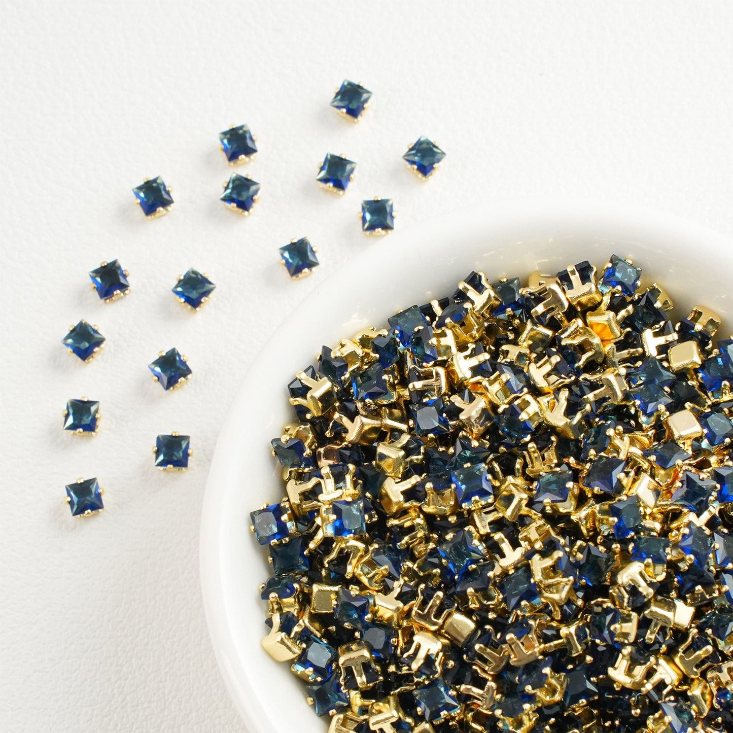 (30pcs)3x3MM Gold Base Square Prong-Set CZ