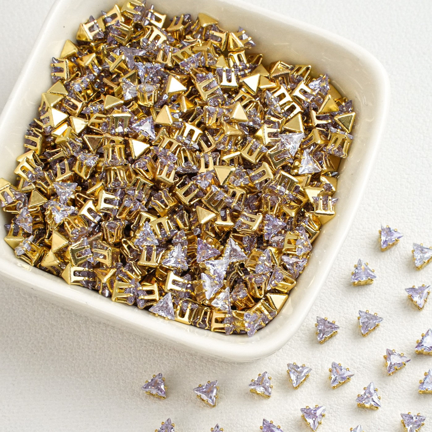 (30pcs)4MM Triangle Gold Base Prong-set CZs