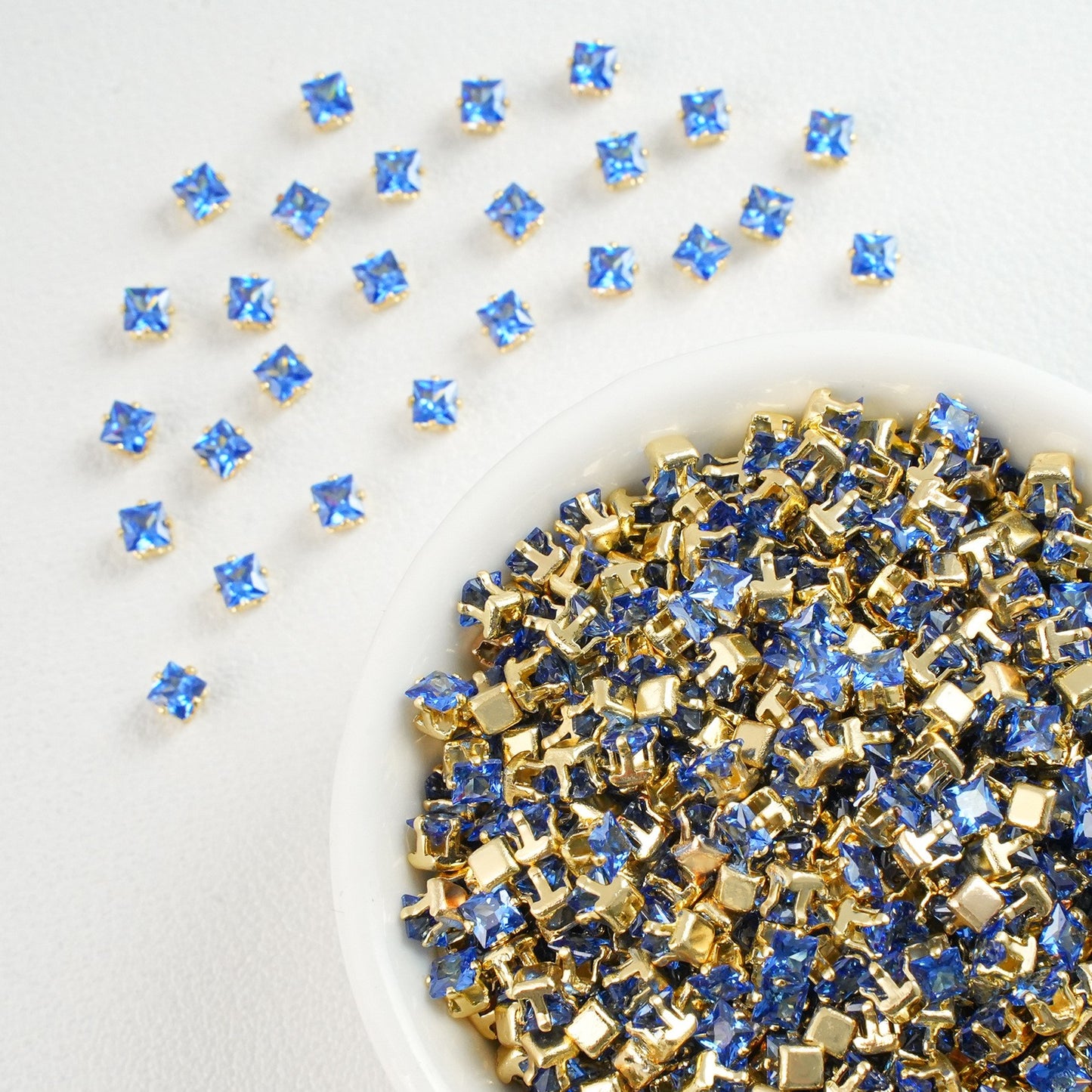 (30pcs)3x3MM Gold Base Square Prong-Set CZ