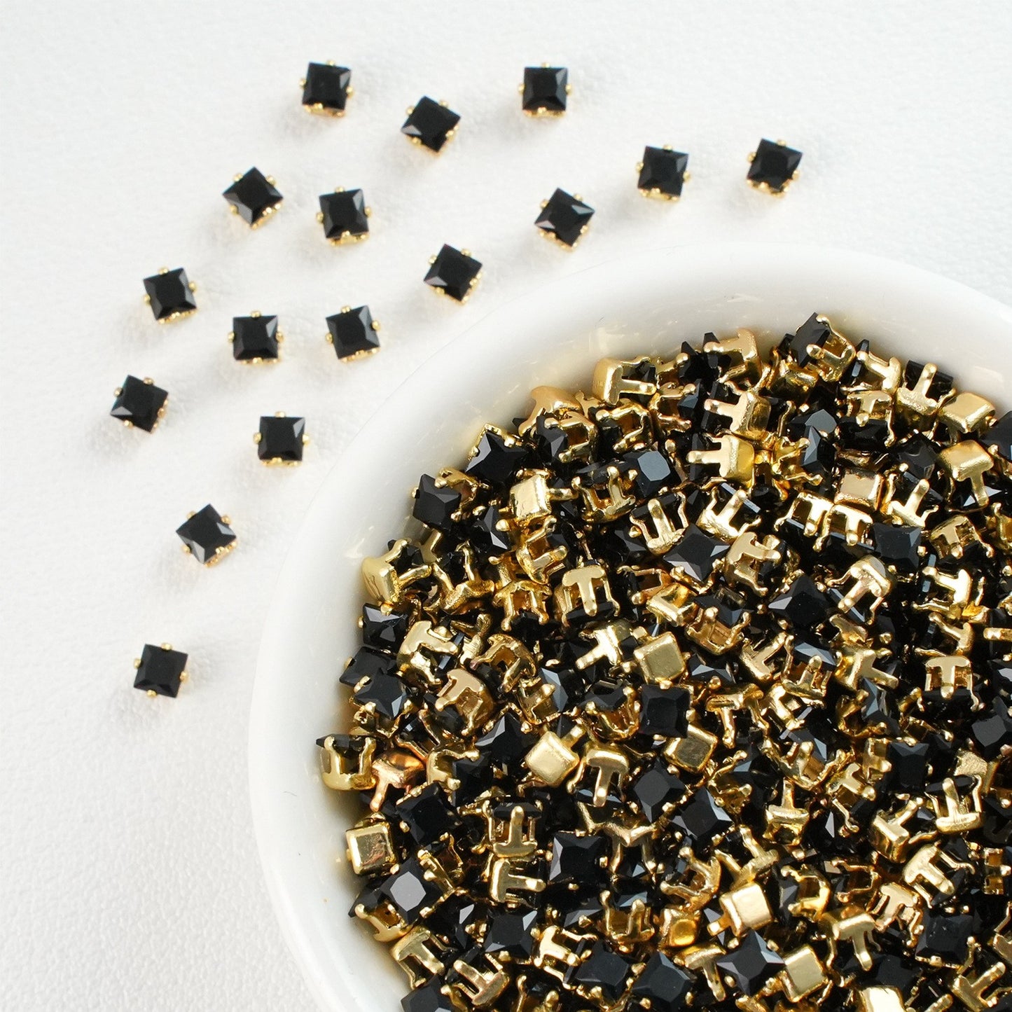 (30pcs)3x3MM Gold Base Square Prong-Set CZ