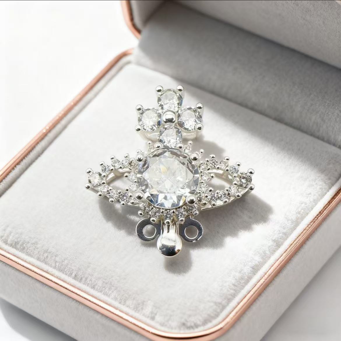 Double-Row End Clasp in Saturn Design