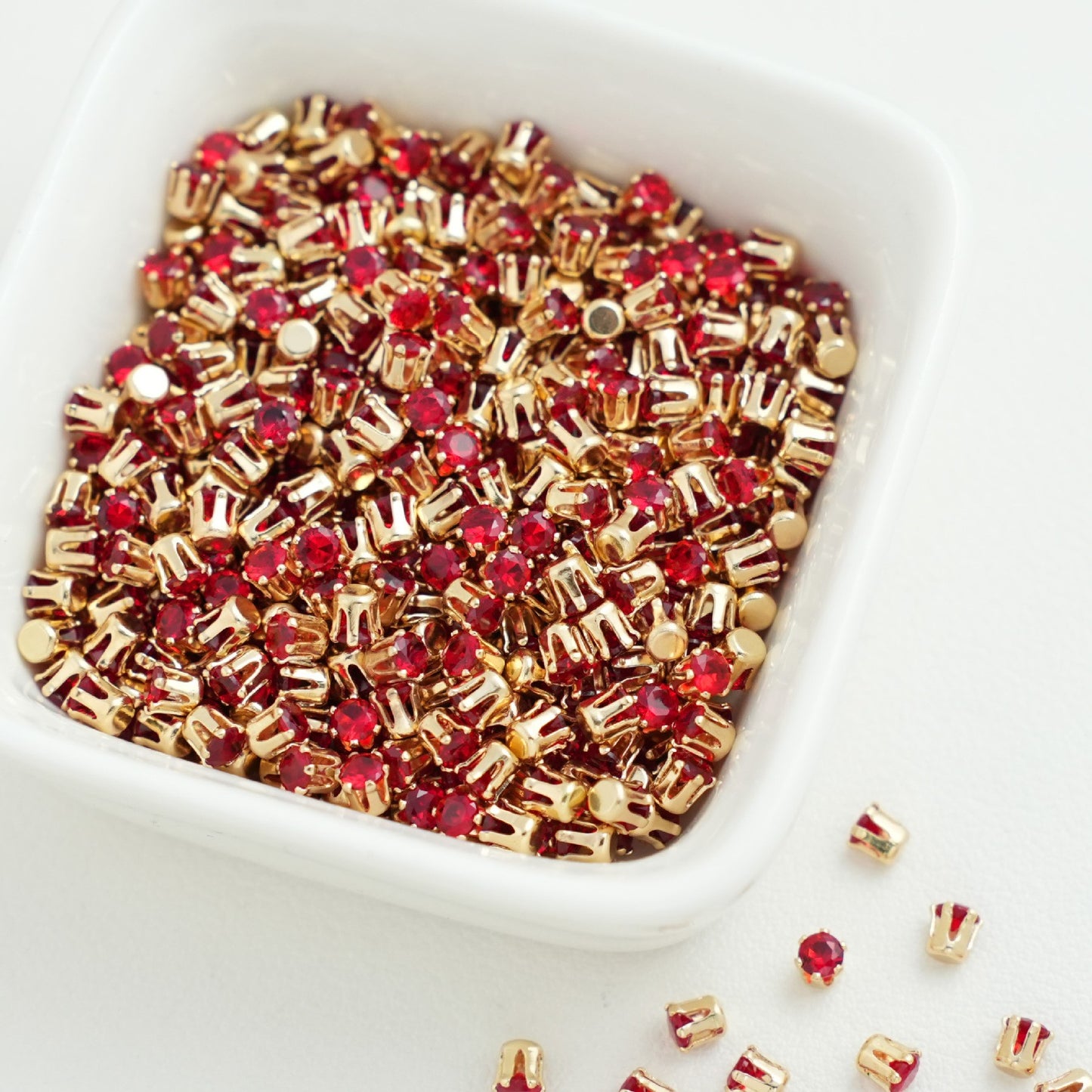 (30pcs)3MM Round Gold Base Prong-set CZs