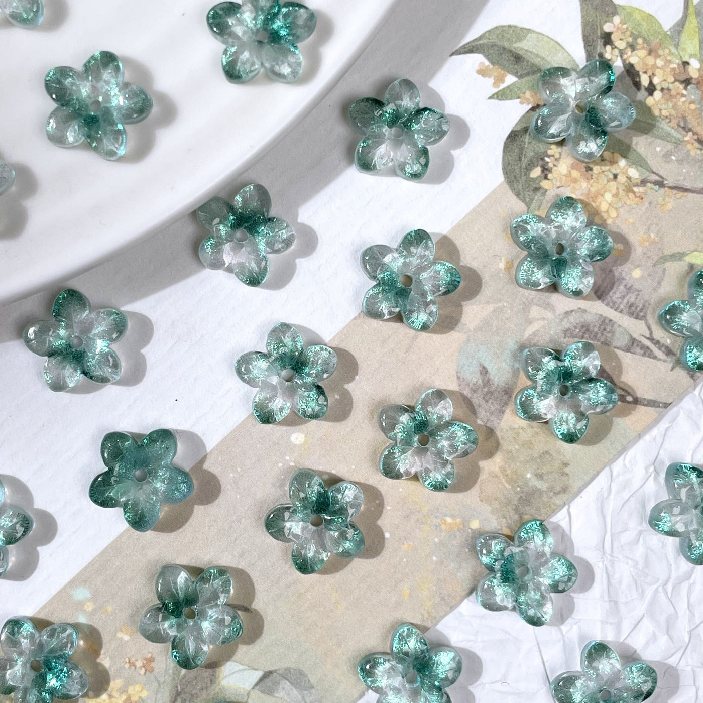 (50pcs)10mm Five-Leaf Flower Glass Petals