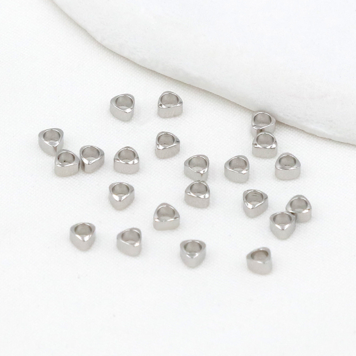 (100pcs)2.5mm Triangle Spacer Beads - Nugget Style