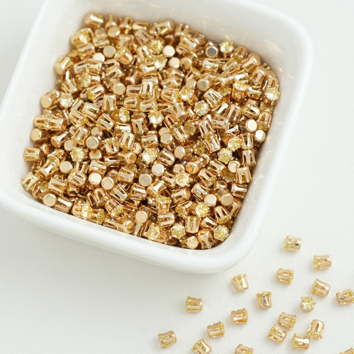 (30pcs)3MM Round Gold Base Prong-set CZs
