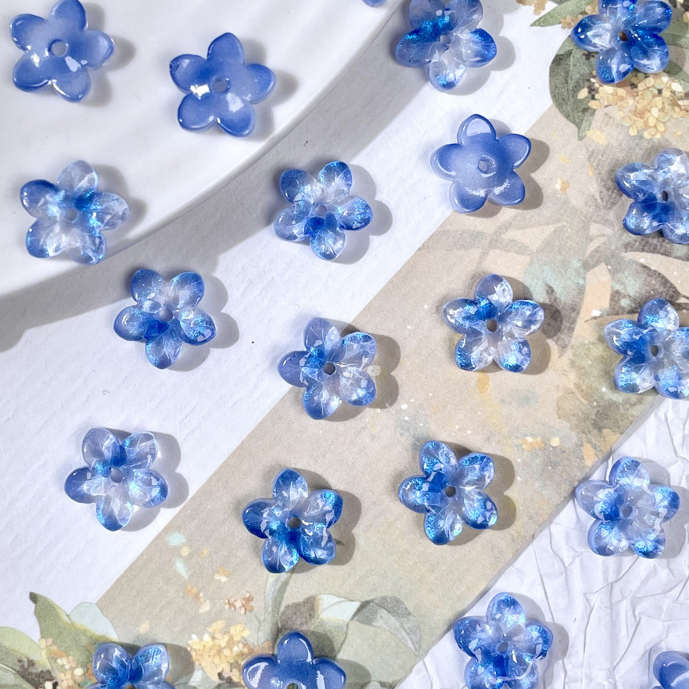 (50pcs)10mm Five-Leaf Flower Glass Petals