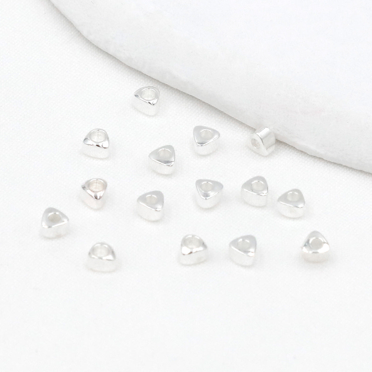 (100pcs)2.5mm Triangle Spacer Beads - Nugget Style