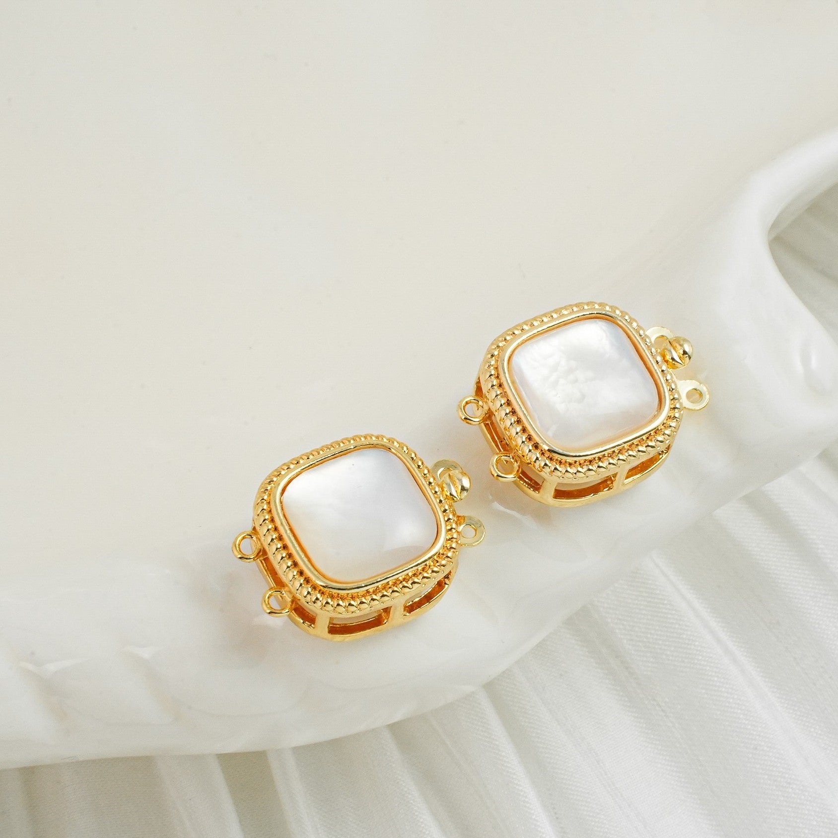 Tiger's Eye Shell Magnetic Clasp Connector - Three Rows to Single Row