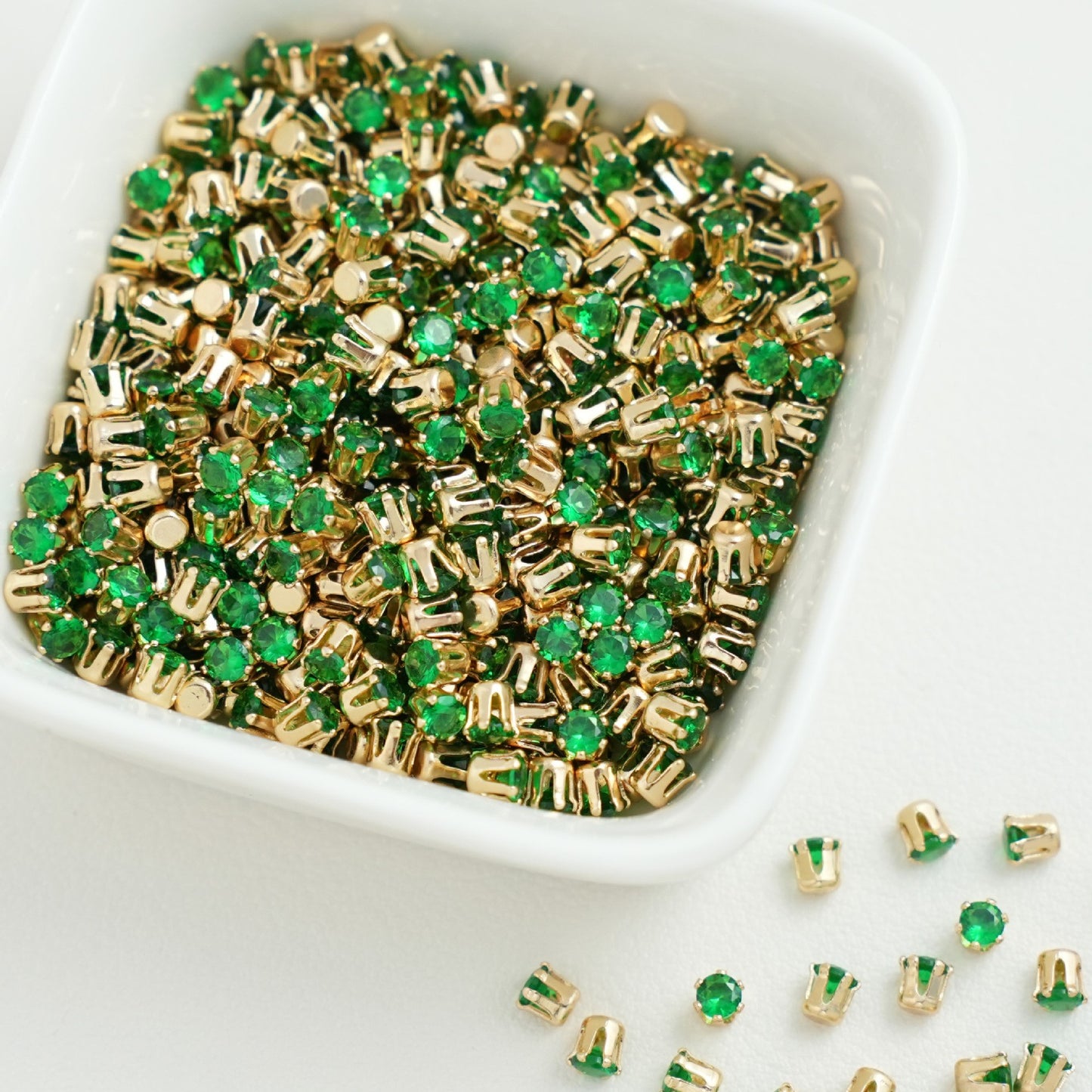 (30pcs)3MM Round Gold Base Prong-set CZs