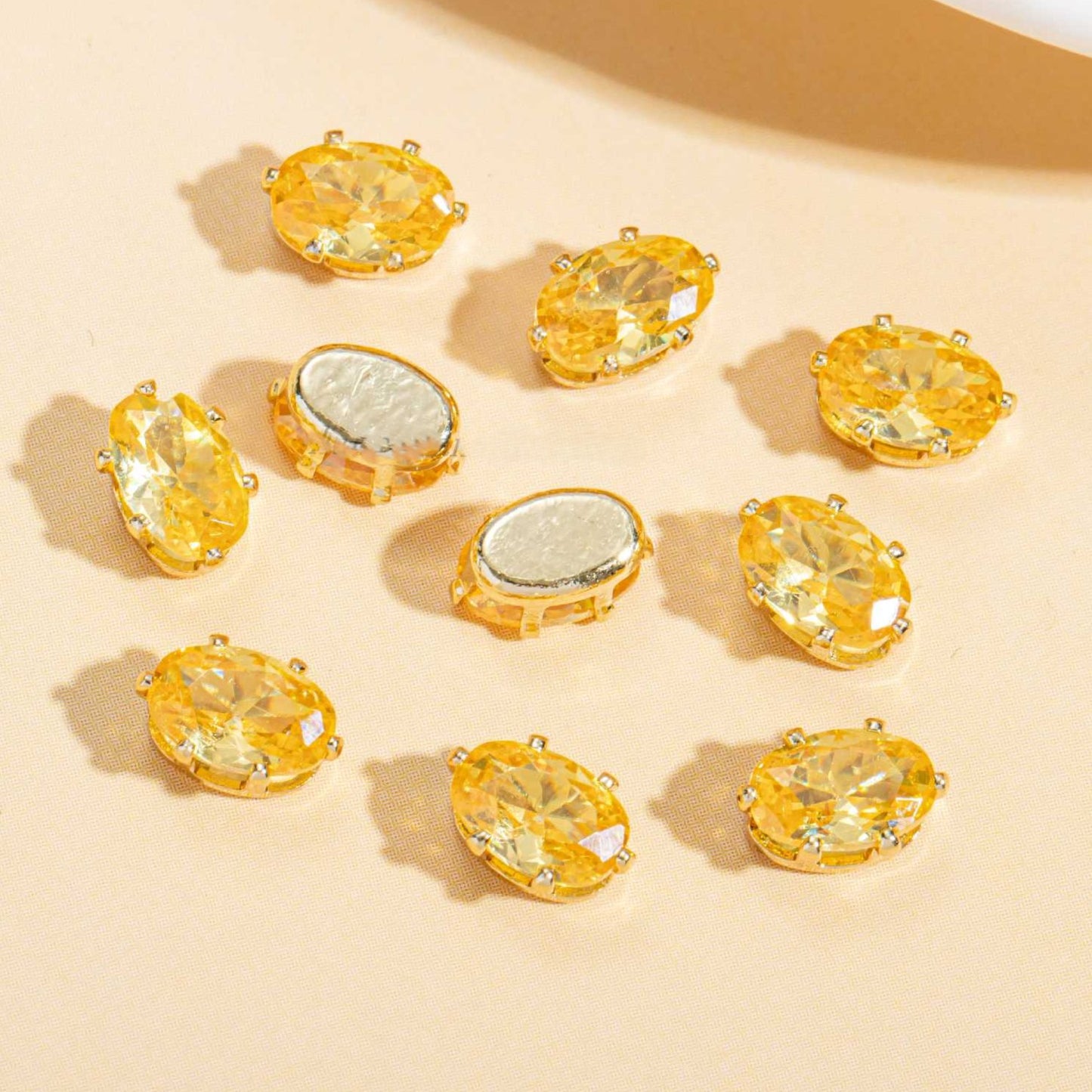 (100pcs)4x6mm Oval Prong-Set CZ