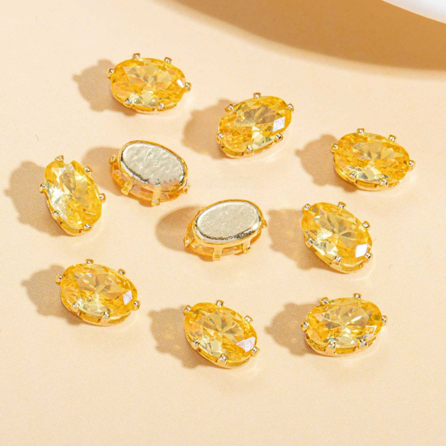 (100pcs)4x6mm Oval Prong-Set CZ