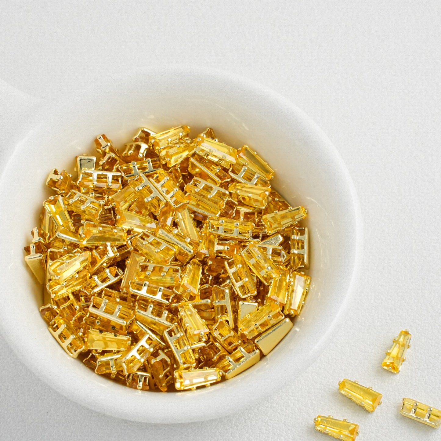 (30pcs)3.5x7.5MM Trapezoid Cat's Eye Gold Base Prong-Set CZ Stone