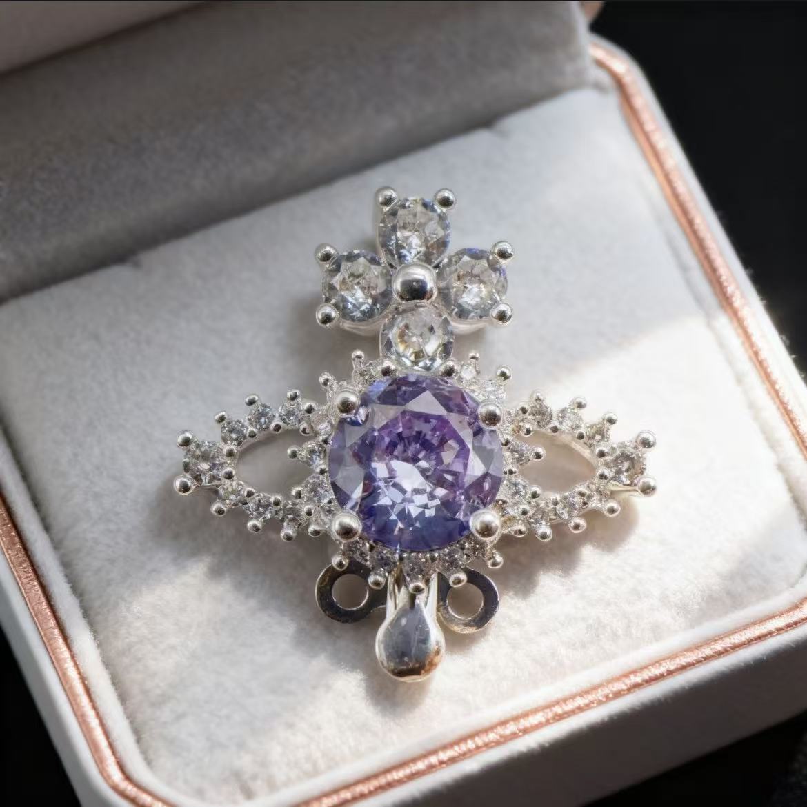 Double-Row End Clasp in Saturn Design