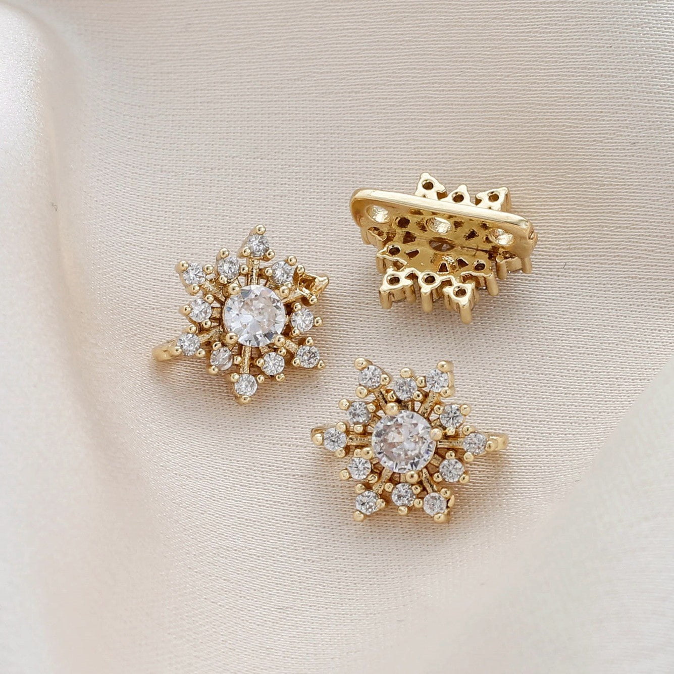 (10pcs)Triple CZ Spacer Charm with Clover & Snowflake
