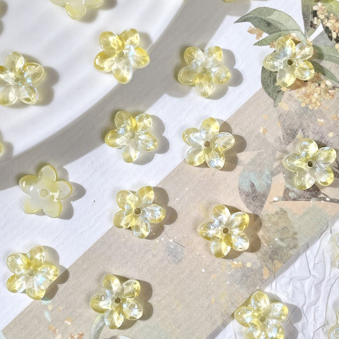 (50pcs)10mm Five-Leaf Flower Glass Petals