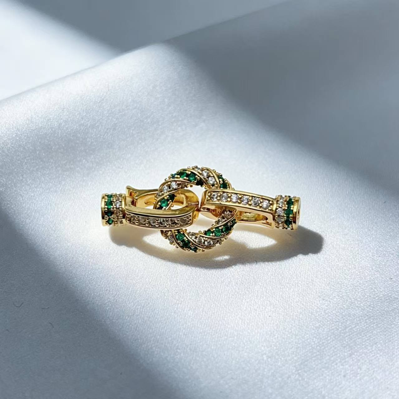 Plated Twisted Rope Clasp with Full Paved Diamonds