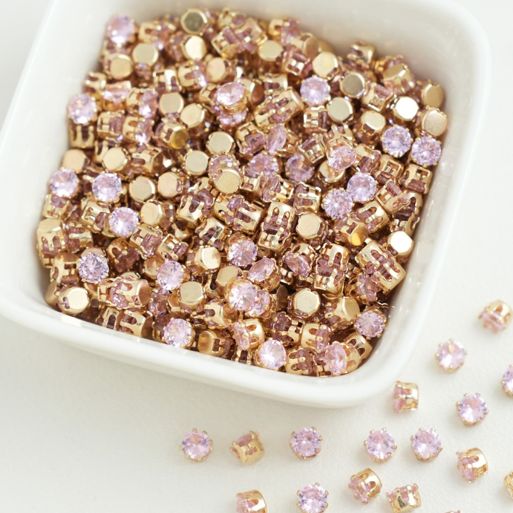 (30pcs)4MM Round Gold Base Prong-set CZs
