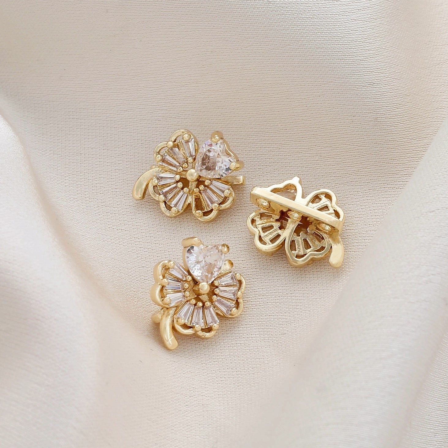 (10pcs)Triple CZ Spacer Charm with Clover & Snowflake