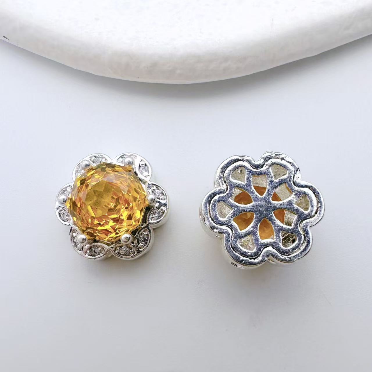 (2pcs)13*12mm Rose Cut Floral Round Zircon Spacer