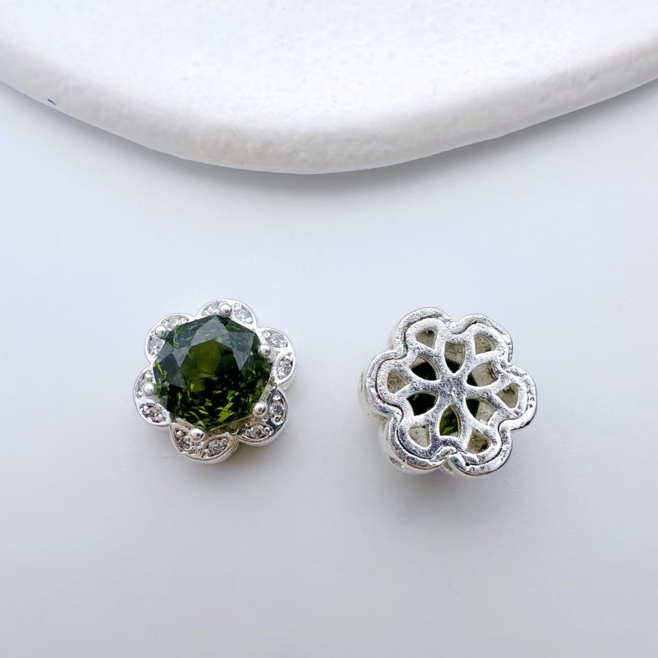 (2pcs)13*12mm Rose Cut Floral Round Zircon Spacer