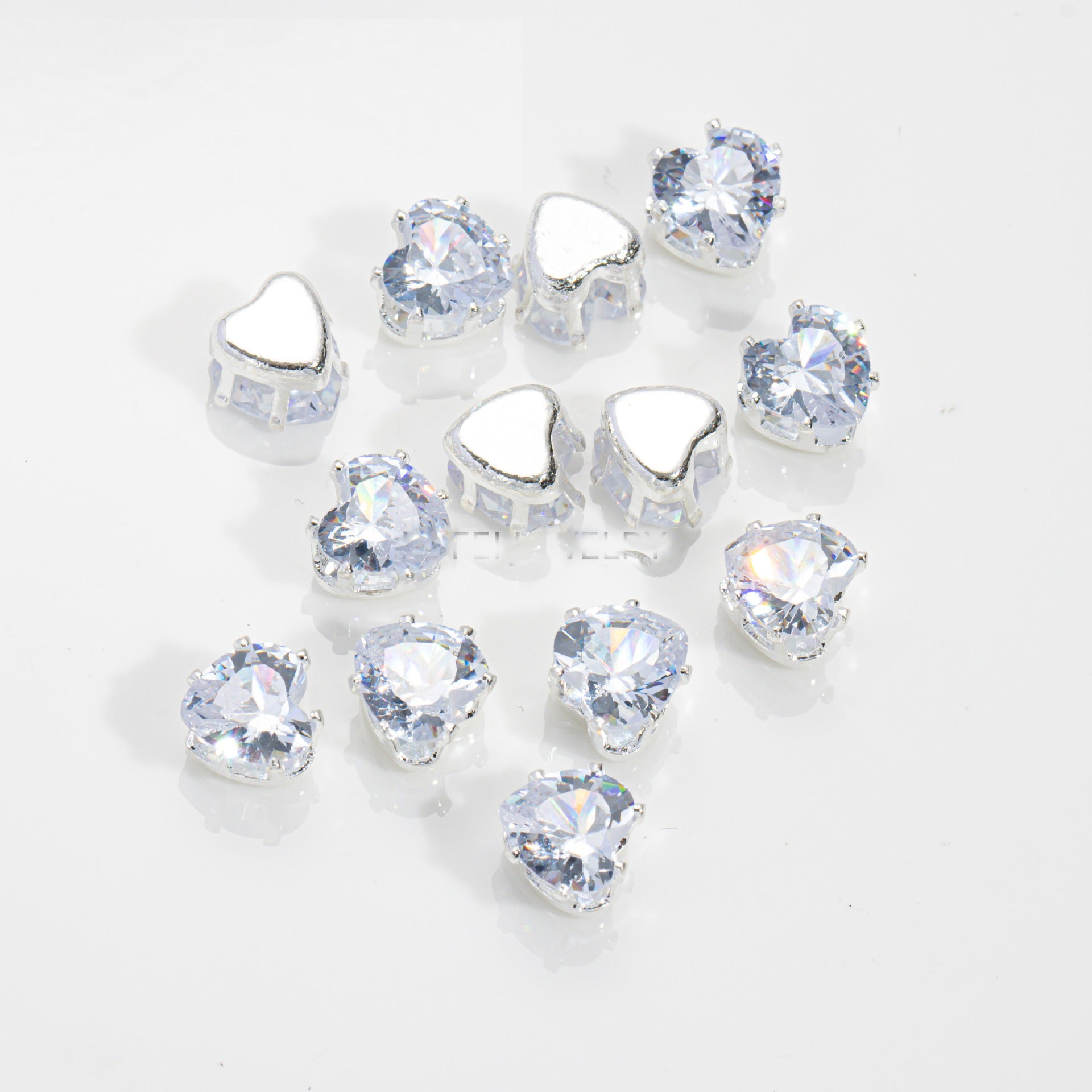 (100pcs)6MM Heart Prong-Set CZ with Silver/Gold Base
