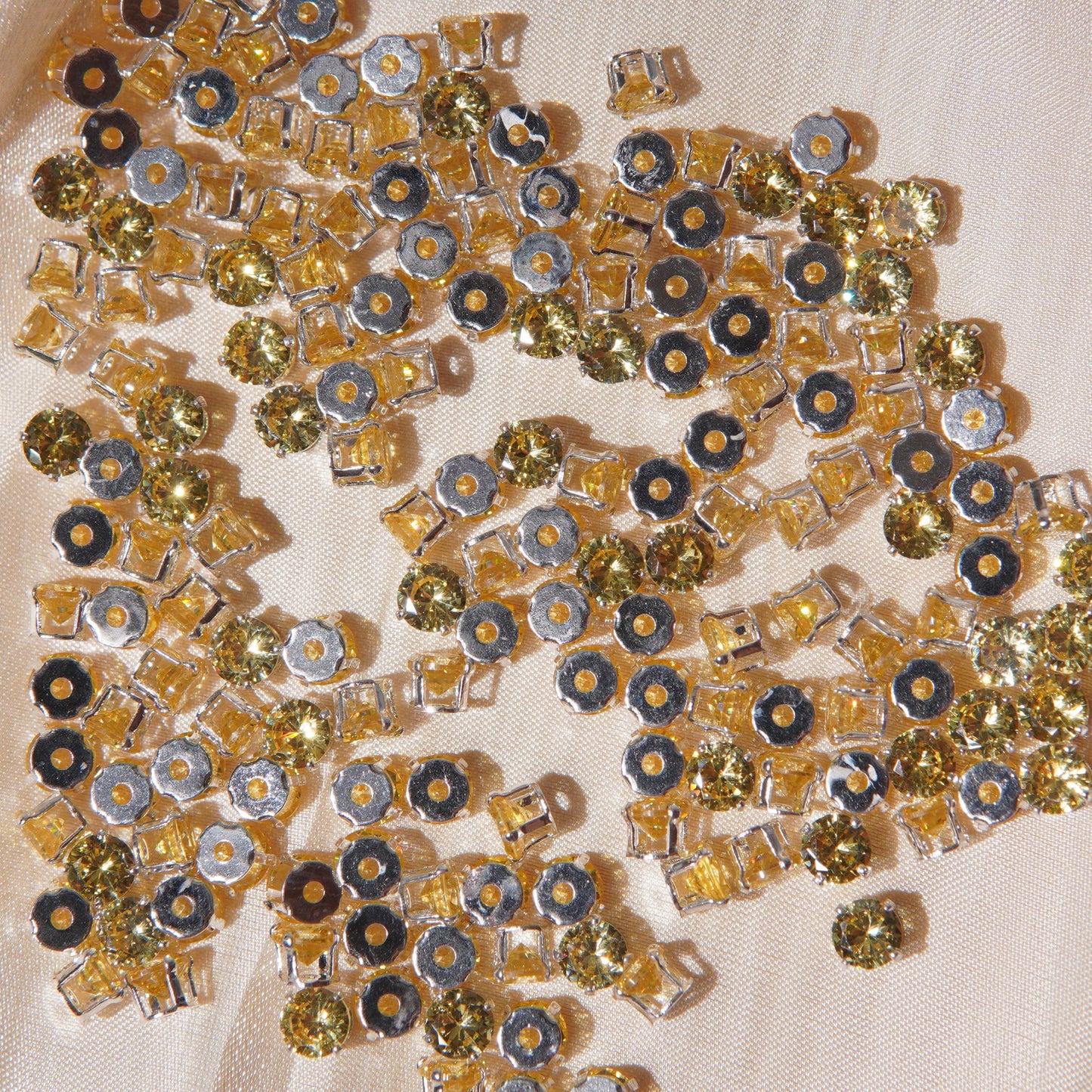 (100pcs) 3mm 4-prong Round Prong-set Zircons